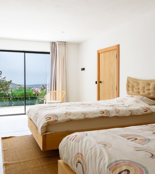 Resa estates huis kopen Ibiza es cubells villa single beds.jpg